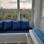 بيت للعطل White And Blue *