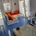 White And Blue بيت للعطل *